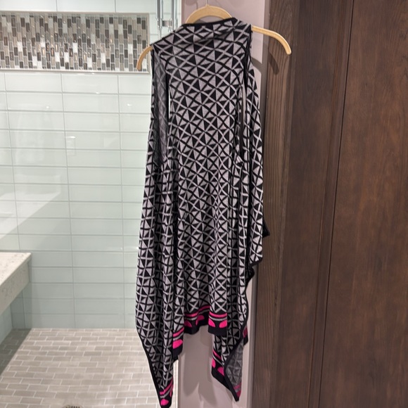 I’m in love with Derek 💕 - Picture 3 of 3